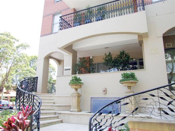 NEWLY REFURBISHED OFFICE Picture 1