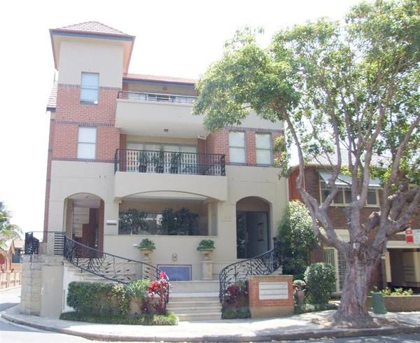 NEWLY REFURBISHED OFFICE Picture 3