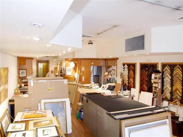 IN THE HEART OF NEUTRAL BAY Picture 3