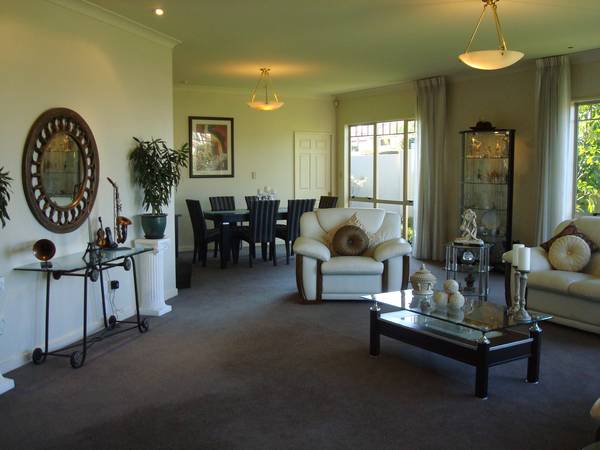 ELEGANCE AND SEA VIEWS Picture 3