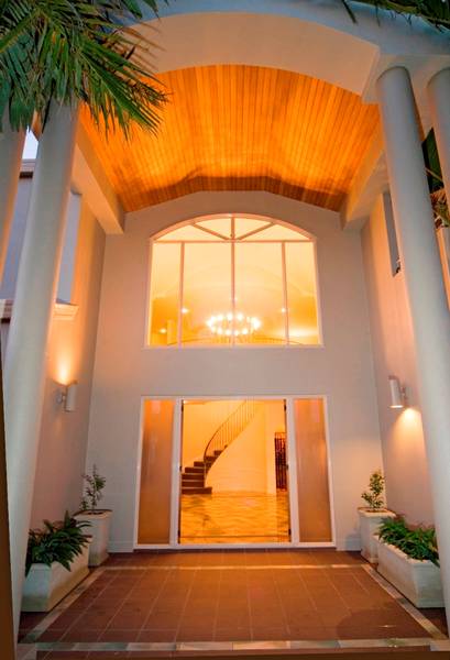 ELEGANCE AND SEA VIEWS Picture 2