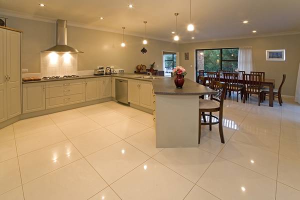 ULTIMATE FAMILY LIVING Picture 2