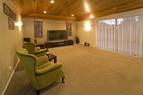 ULTIMATE FAMILY LIVING Picture 3