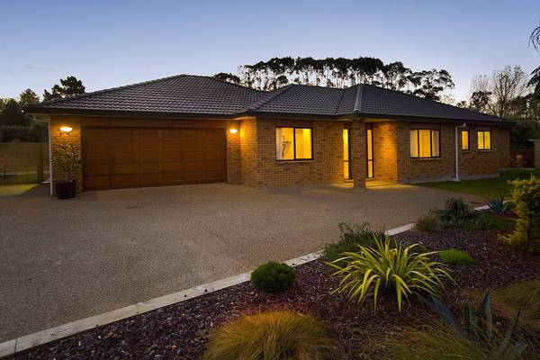 ULTIMATE FAMILY LIVING Picture 1