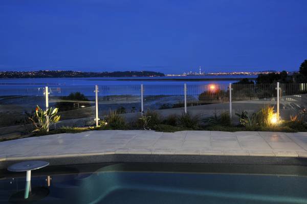 Stylish Contemporary Living Picture 3