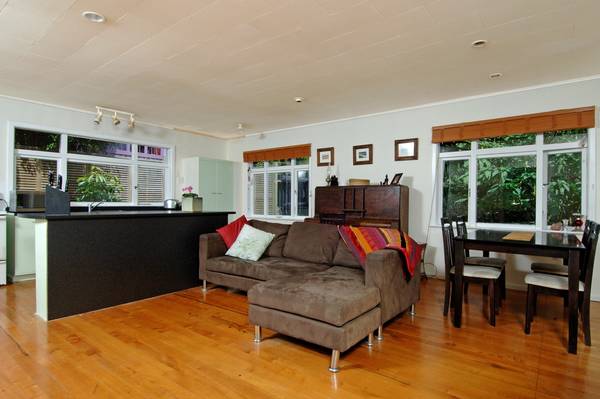 Coastal Cottage Picture 1