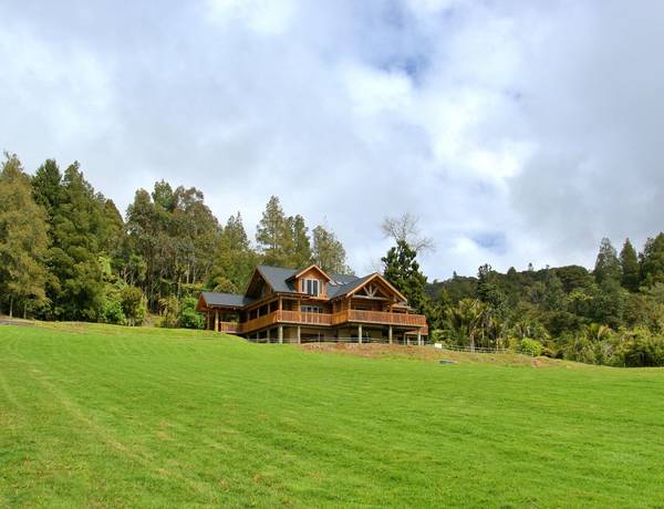 AN IRREPLACEABLE 22 ACRE LIFESTYLE HIDEAWAY Picture 1
