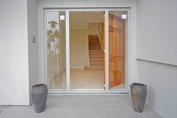 Brand Spanking New ...... Move On In! Picture 2