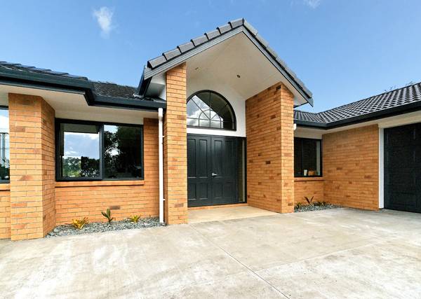 Sparkling New in Godzone! Picture 3