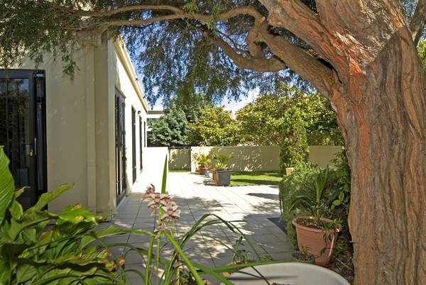 Private setting in a prestigious location Picture 3