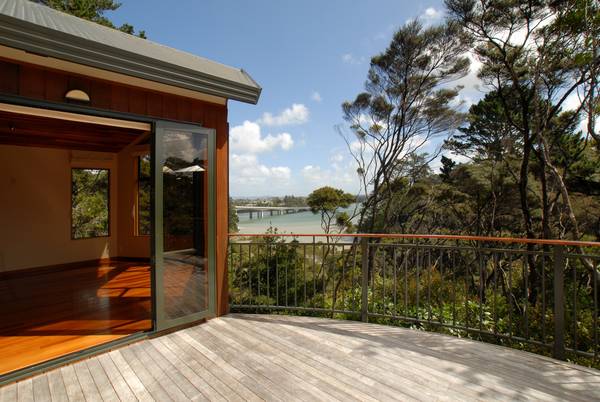 Executive Bargain With Sea Views Picture 1