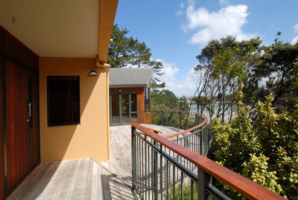 Executive Bargain With Sea Views Picture 2