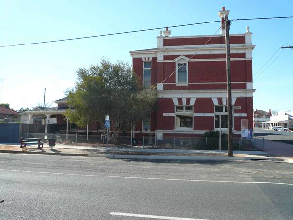 DIMBOOLA LANDMARK & BUSINESS OPPORTUNITY Picture 3