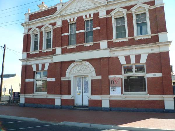 DIMBOOLA LANDMARK & BUSINESS OPPORTUNITY Picture 1