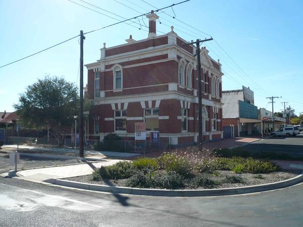 DIMBOOLA LANDMARK & BUSINESS OPPORTUNITY Picture 2