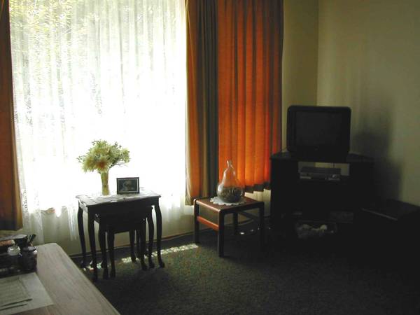 LIVE IN OR INVESTMENT OPPORTUNITY Picture 3