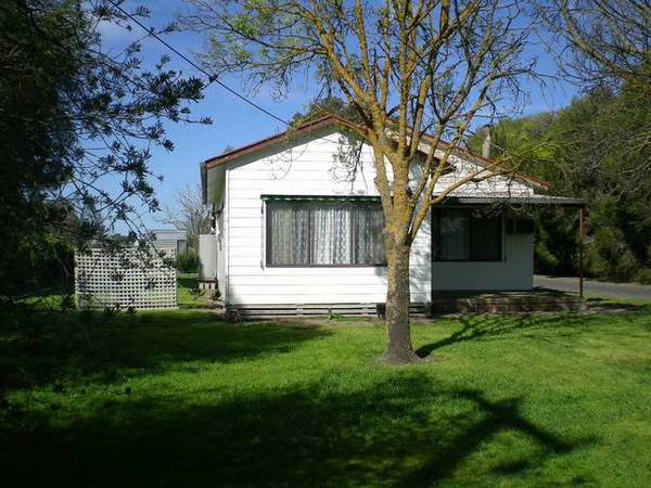 10 minutes from town Picture 1