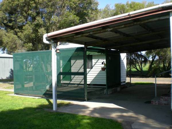 10 minutes from town Picture 3