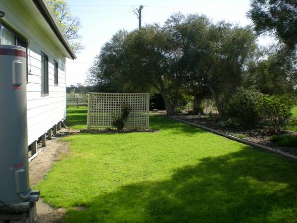 10 minutes from town Picture 2