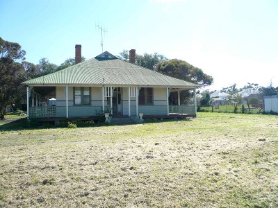 DIMBOOLA CLASSIC - ACRES IN TOWN! Picture