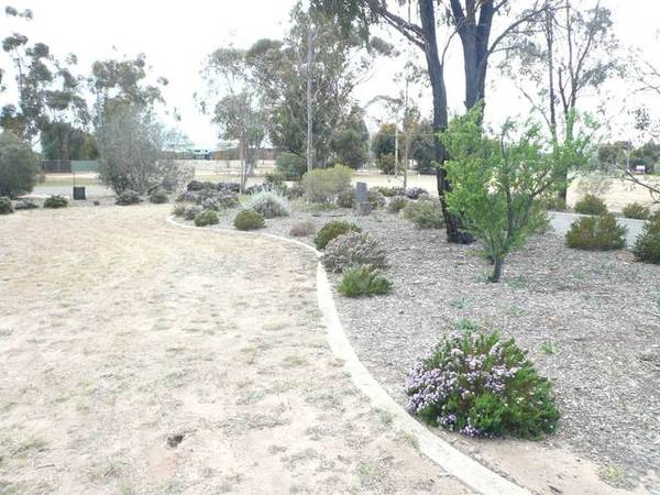 WARRACKNABEAL - LANDMARK PROPERTY Picture 2