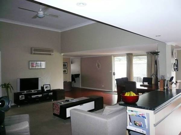 Stylish renovation 5 minutes from the cbd Picture