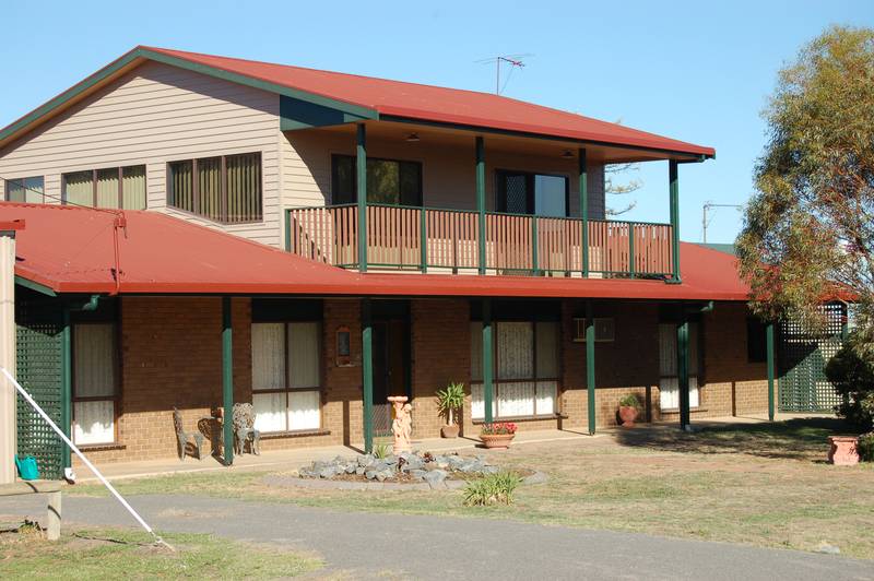 FABULOUS FAMILY HOME - PIMPINIO Picture 1