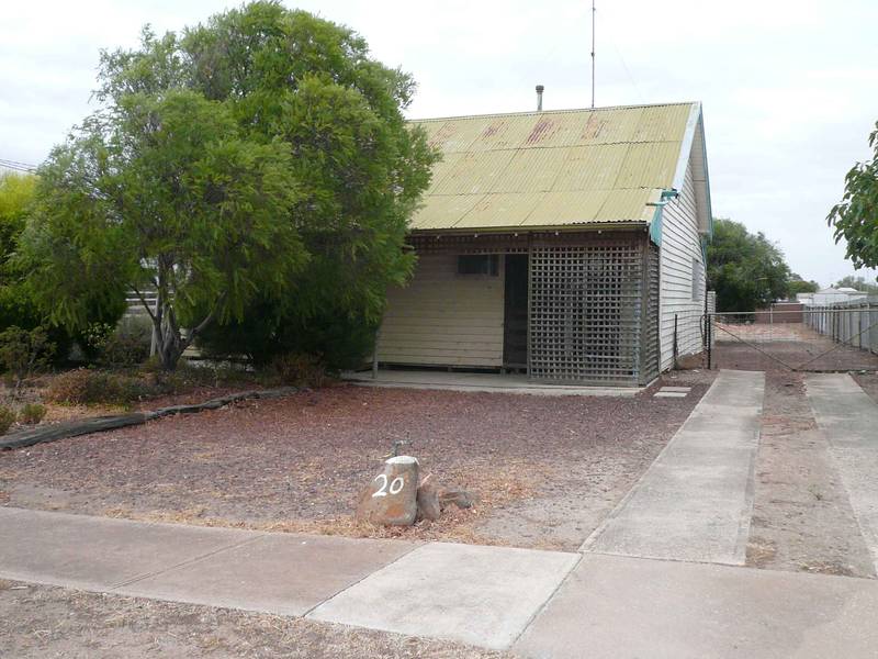 AFFORDABLE STARTER HOME Picture 1