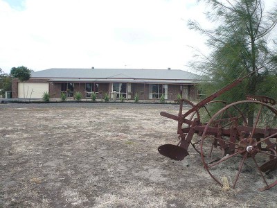 RURAL DREAM - EDGE OF TOWN Picture