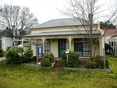 Cute Cottage in Central Location. Picture