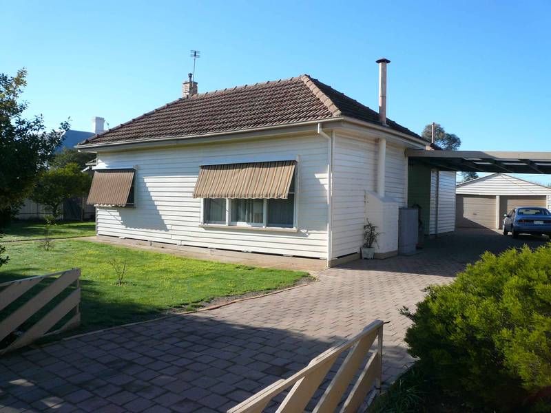 BIG FAMILY HOME! Picture 2