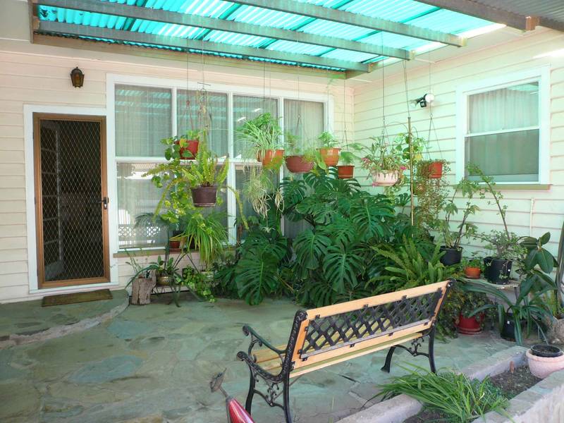 BIG FAMILY HOME! Picture 3