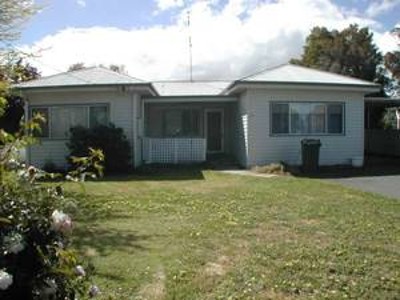 3 Bedroom with large back yard Picture