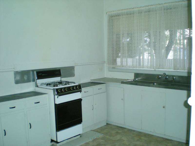 3 Bedroom with large back yard Picture 3