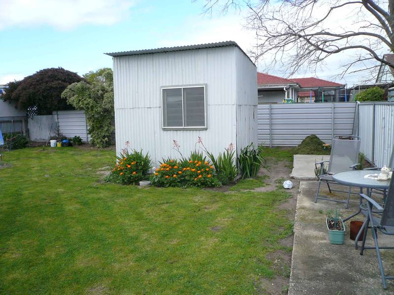 NEAT & BRIGHT Picture 3