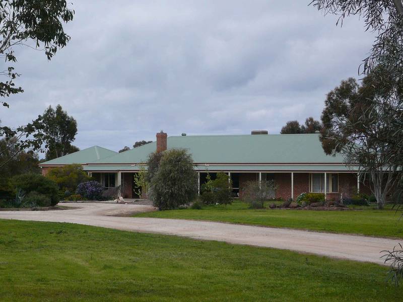 RIVER HEIGHTS WITH MOUNTAIN VIEWS Picture 1