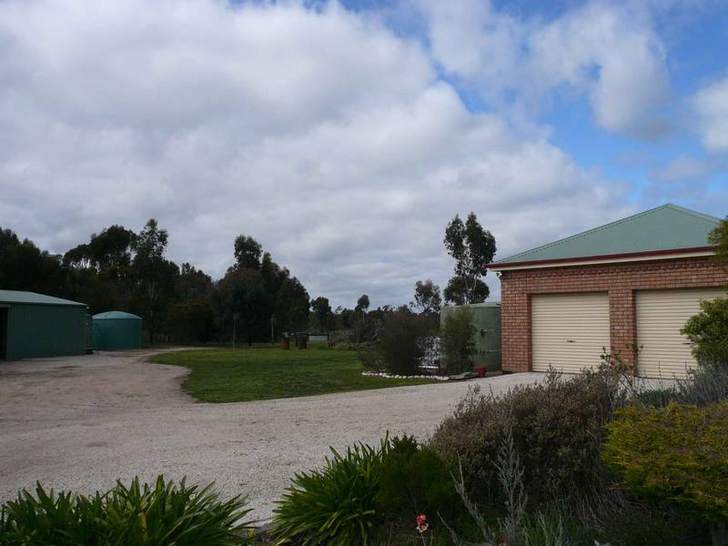 RIVER HEIGHTS
WITH MOUNTAIN VIEWS Picture 3