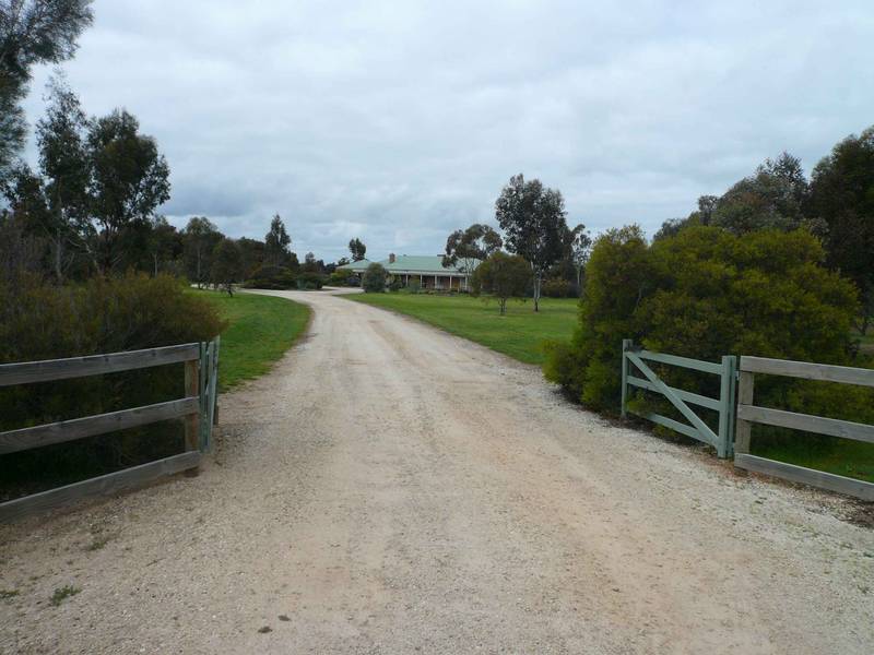 RIVER HEIGHTS
WITH MOUNTAIN VIEWS Picture 1