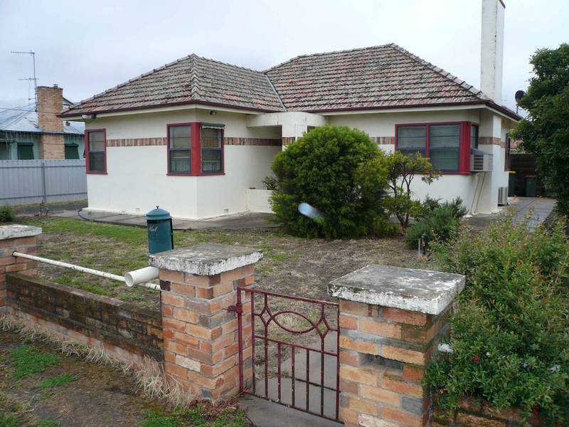 URGENT SALE -
SOLID RENDERED BRICK -DIMBOOLA Picture 1