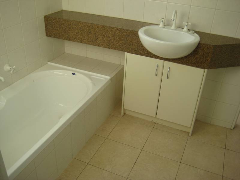 Appealing townhouse Picture 3