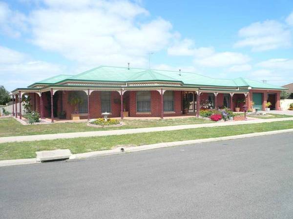 GRAND FAMILY HOME, TOWNHOUSE BLOCK Picture 1