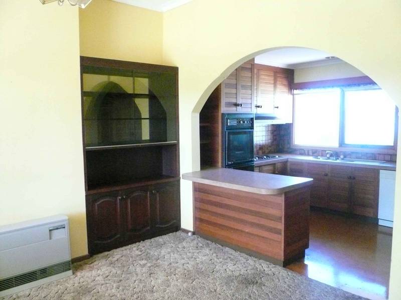 LARGER THAN LIFE Picture 3