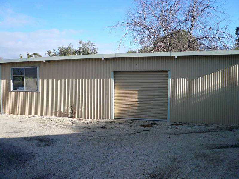 COMMERCIAL STORAGE SHED Picture 1