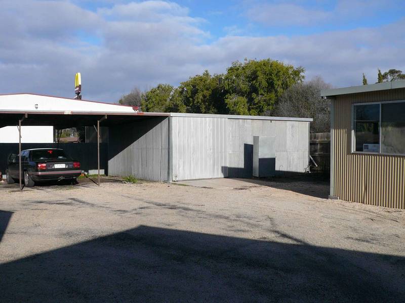 COMMERCIAL STORAGE SHED Picture 2