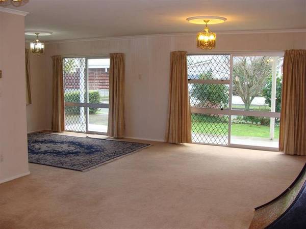 Elegant Colonial Picture 3