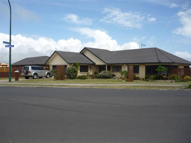 Papamoa Beach Picture 1