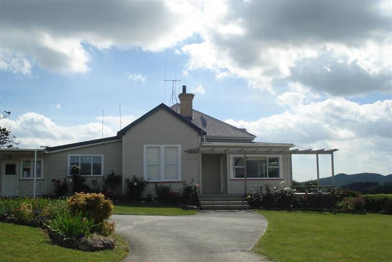 Family Farmhouse on 20 acres Picture 1