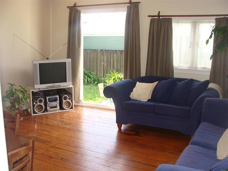 Two Bedrooms & Close to Town Picture 3