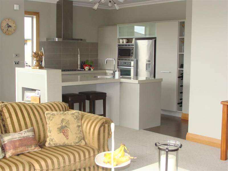 Stately In Saffron Picture 3