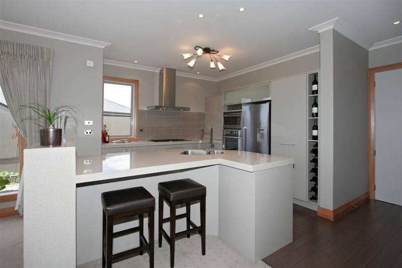 Stately In Saffron Picture 2